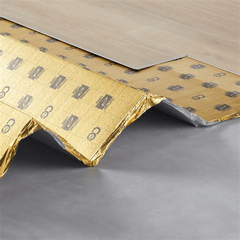 Infographic die de voordelen van een ondervloer voor klik PVC weergeeft