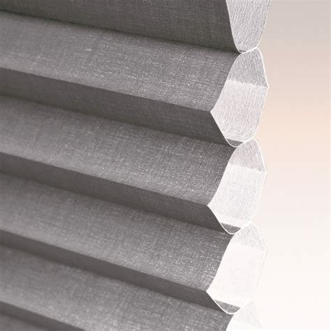 Infographic: honingraatstructuur van Duette® gordijnen en isolatie-effect
