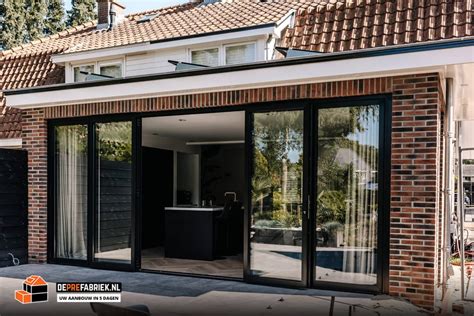 Infographic met kostenopbouw voor een klompenhok aanbouw