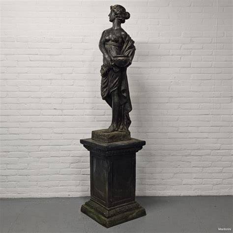 Voorbeeldblok met bronzen beelden en hun toepassingen