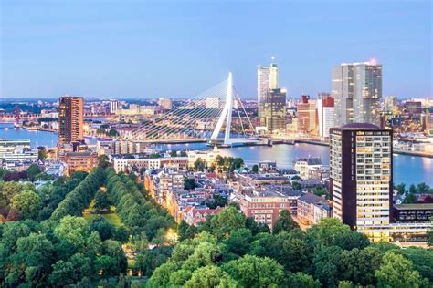 Infographic: overzicht waterbergingsopties (verhard vs groen) voor stedelijke gebieden