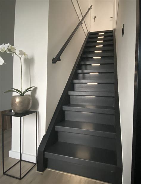 Voorbeelden van moderne traprenovaties met verlichting