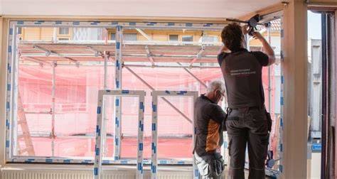 Vergelijking kunststof, aluminium en hout in één beeld