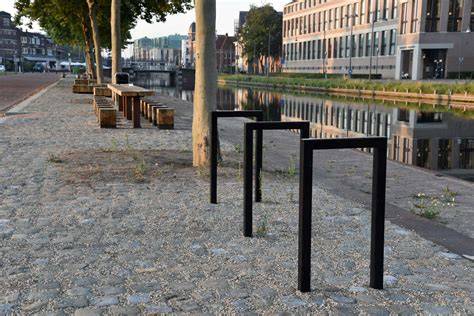 Schema: Plaatsingsopties voor fietsbeugels (grondmontage vs. betonvoet)