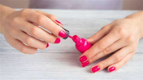 Infographic: Stappenplan voor het verwijderen van nagellak uit textiel