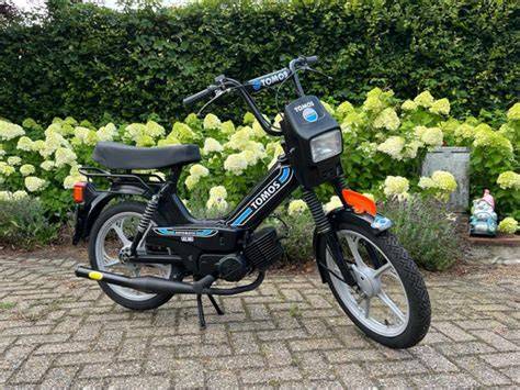 Infographic: overzicht van restauratie-stappen voor Tomos Targa