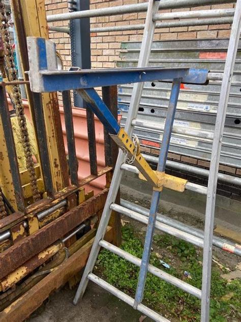 Foto: verschillende vormen en afwerkingen van ladderhaken