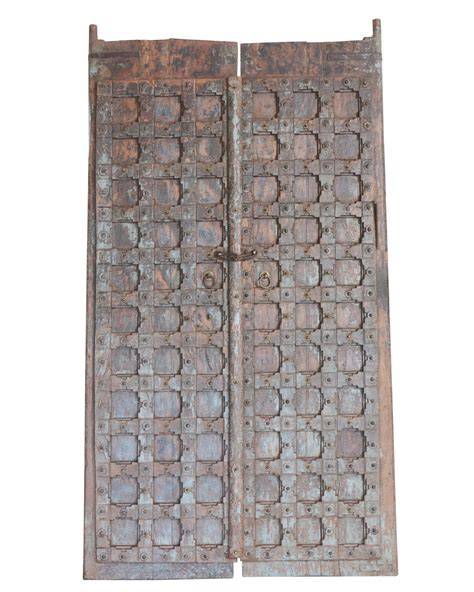 Afbeelding van antieke metalen voorwerpen met patina