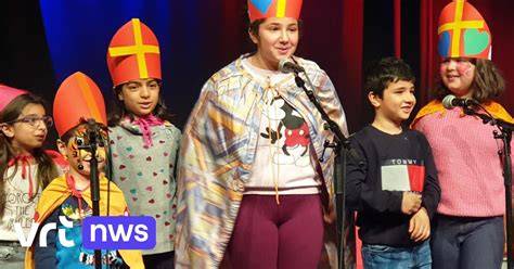 Infographic: Sinterklaasfiguren en symboliek in traditionele liedjes