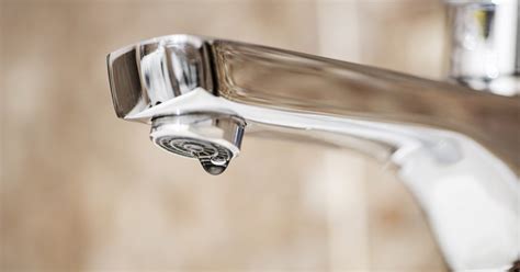 Afbeelding van een RVS kraan met de beschermende oxidehuid