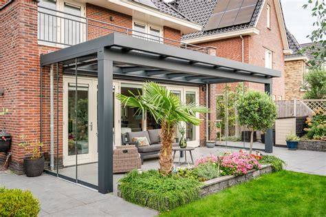 Infographic: Vergelijking aluminium vs. hout overkappingen en verschillende dakopties