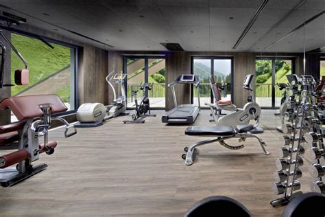 Schematische weergave van een fitnessruimte met verschillende soorten sportvloeren