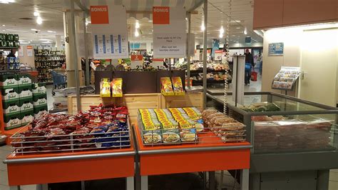 Interieurfoto van de vernieuwde Albert Heijn City Plaza met nadruk op de nieuwe indeling en versafdeling.