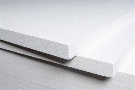 calciumsilicaat platen stapel in magazijn