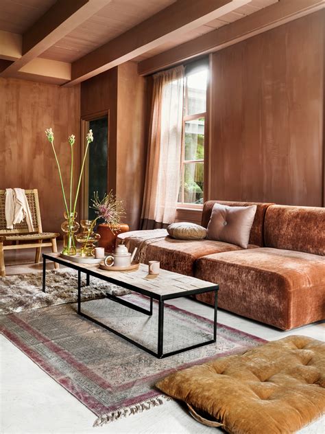 Representatieve afbeelding van een warme, authentieke terracotta tegelvloer in een sfeervol interieur.