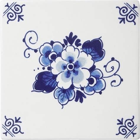 Historische afbeelding van Art Nouveau tegeltableaus of een collectie Delfts blauwe tegels.