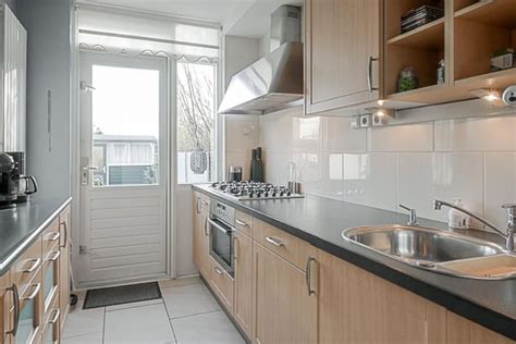 Tabel met gemiddelde kosten van keukenrenovatie per type keuken en gerenoveerde onderdelen