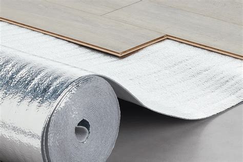 Een afbeelding die het belang van een ondervloer voor laminaat benadrukt.