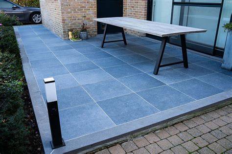 voorbeeld natuursteen terras