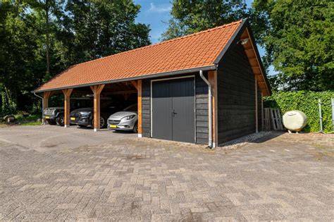 3D-voorbeelden van kapschuur met carport en berging