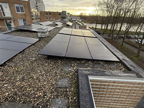 Diagram: Demontage en terugplaatsing van vloerkleedreiniging
