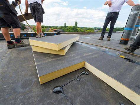 Diagram: warmteverlies plat dak en besparingen door isolatie