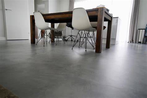 Beton cire vs epoxy vloer: vergelijking voor horeca
