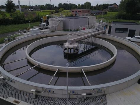 Stortplaats met dubbele afdichting en waterzuiveringsinstallatie