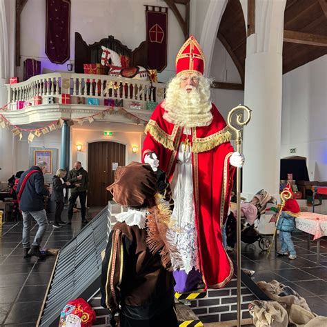 Illustratie van hoe glas correct opgeslagen en verplaatst moet worden