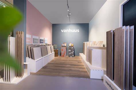 Foto: showroom met uitgebreide tegelcollectie voor keukens