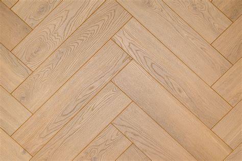 laminaat met visgraat patroon en betonlook