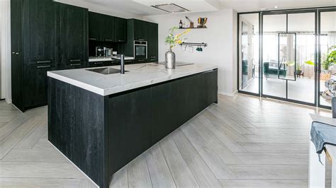 Voorbeelden van verschillende designvloeren: houtnerf, steenlook