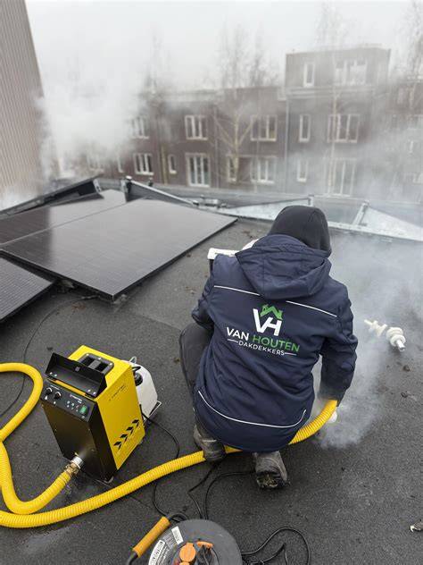 Foto: Dakinspectie en detectie van schade door professionals