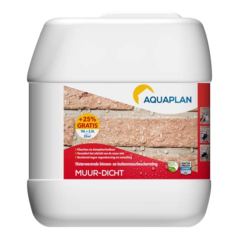 Afbeelding van een muur die behandeld is met Aquaplan Muur-Dicht coating, met waterdruppels die eraf parelen