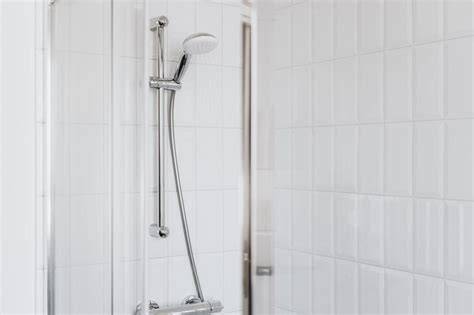 visualisatie: daling ruimte bij open douche vs. afgesloten douche
