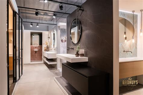 Voorbeeldopstelling showroom luxe badkamers