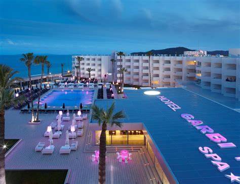Infographic: Plattegrond en nabijgelegen attracties rondom Garbi Ibiza & Spa