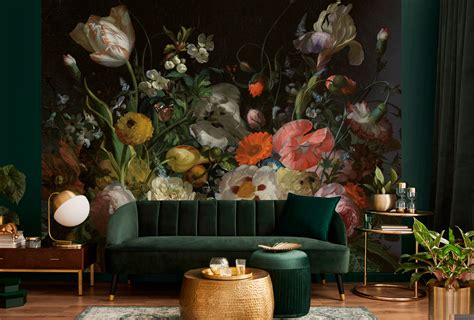 Een sfeervolle woonkamer met traditioneel Engels bloemenbehang