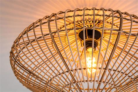 Warm materiaaladvies: hout, rotan en linnen voor warmte op grijs