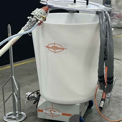Illustratie: werking Stuc-Trolley en spuitrobot in vergelijking
