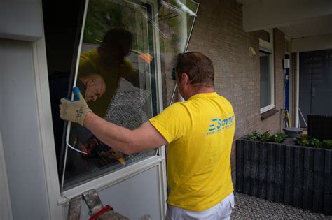 Infographic: Overzicht van diensten van Kleverwal Schilderwerken (binnenwerk, buitenschilderwerk, glaszetten, wandafwerkingen, houtrotherstel)