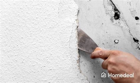 Gereedschappen voor het afsteken van spachtelputz: spatel en plamuurmes