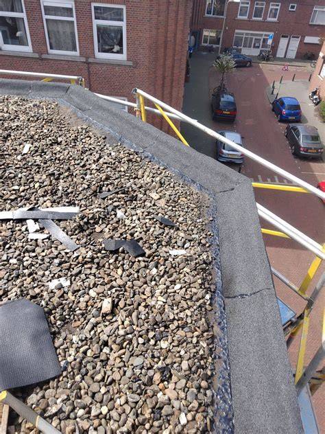 Illustratie: overzicht van asbestbronnen in oudere gebouwen (plafonds, daken, isolatie, golfplaten)