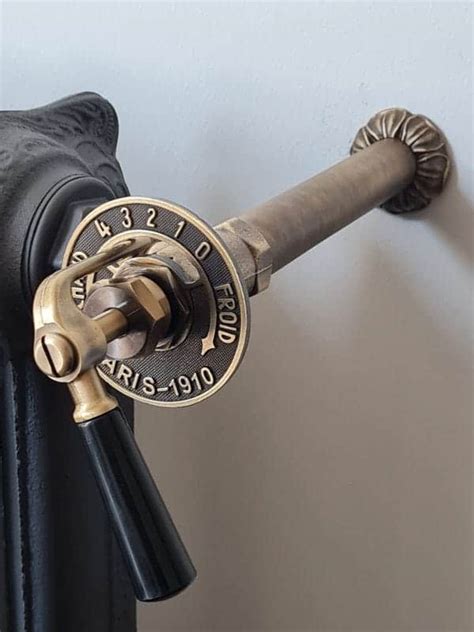 Controleren op lekkages na installatie van een radiatorkraan