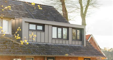 Illustratie van een moderne dakkapel op een woonhuis