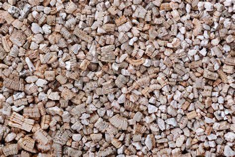 Infographic: Vermiculiet in moestuinen en de werking als luchtvasthouder