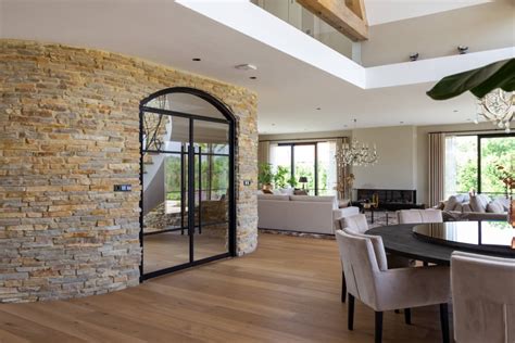 Voorbeeld van prachtig gelegd natuursteen in een interieur