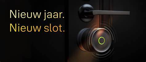 Vergelijkende afbeelding: Slim slot vs. Traditioneel slot vs. Smart home integratie