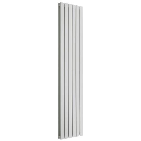 Voorbeelden van radiatorombouwen met verschillende lamelontwerpen (horizontaal, verticaal, vlak)