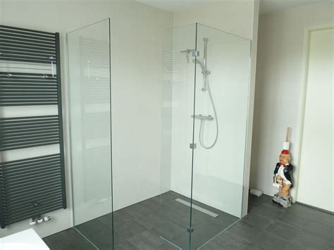 schematische weergave van de voorbereiding van een badkamer voor een inloopdouche